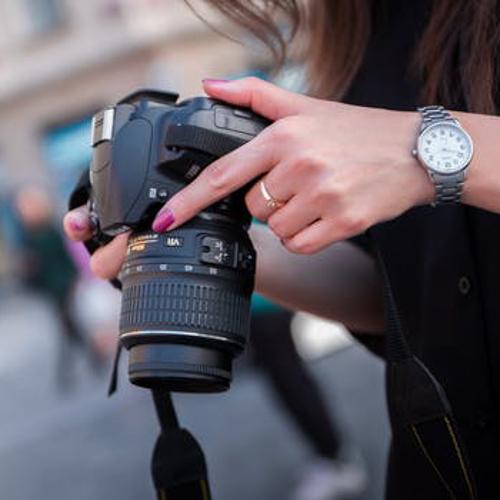 Student in a live online photography class
